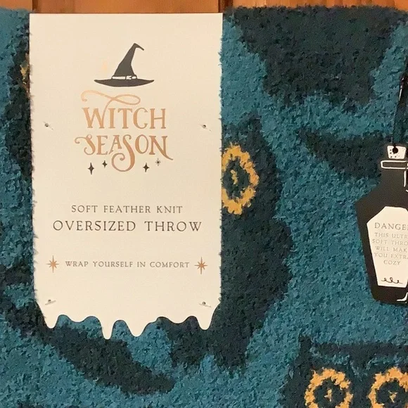 Witch Season Feather Knit Owl Throw🦉 - Picture 2 of 4